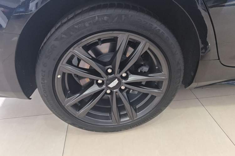 Used Cadillac CT4 2023 25T Luxury Model Right Rear Wheel Hub