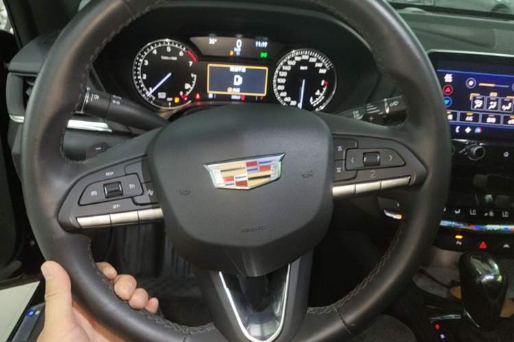 Used Cadillac CT4 2023 25T Luxury Model Steering Wheel