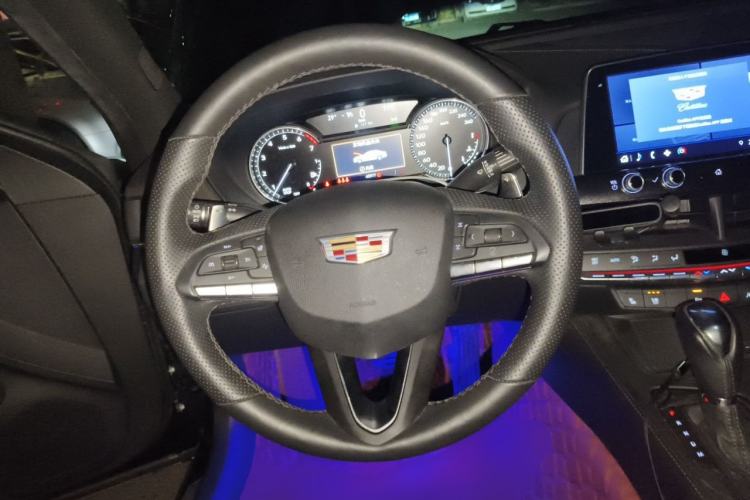 Used Cadillac CT4 2023 28T Luxury Version Steering Wheel