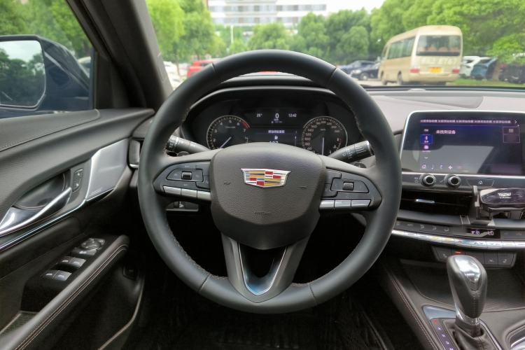 Used Cadillac CT4 2023 28T Luxury Version Steering Wheel