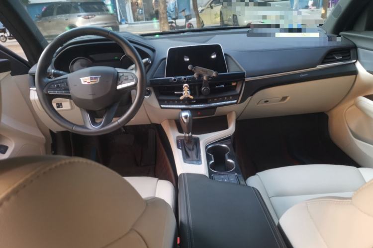 Used Cadillac CT4 2023 25T Fashion Edition Center Console
