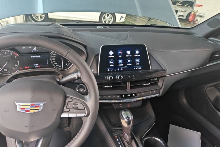 Used Cadillac CT4 2023 25T Fashion Edition Center Console