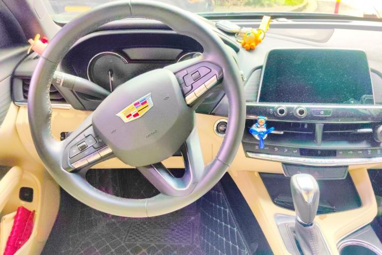 Used Cadillac CT4 2023 25T Fashion Edition Center Console