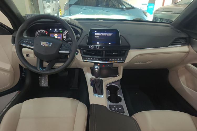 Used Cadillac CT4 2023 25T Luxury Model Center Console