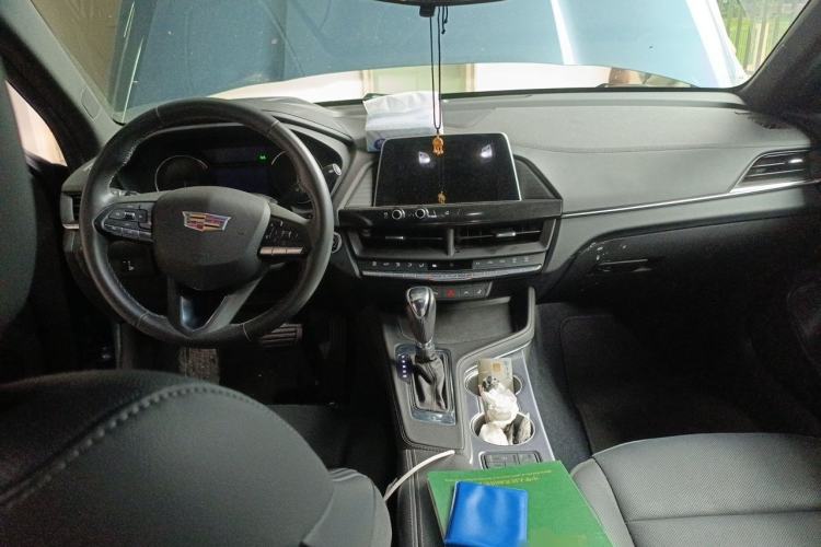 Used Cadillac CT4 2023 28T Luxury Version Center Console