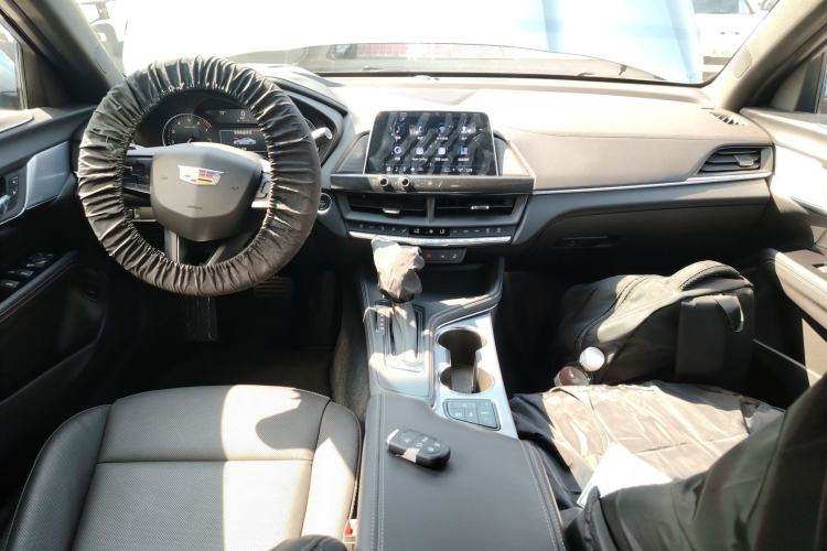 Used Cadillac CT4 2023 28T Luxury Version Center Console
