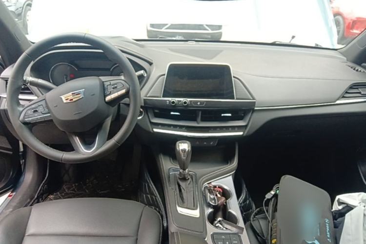 Used Cadillac CT4 2023 28T Luxury Version Center Console