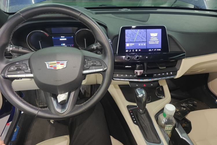 Used Cadillac CT4 2023 25T Luxury Model Center Console