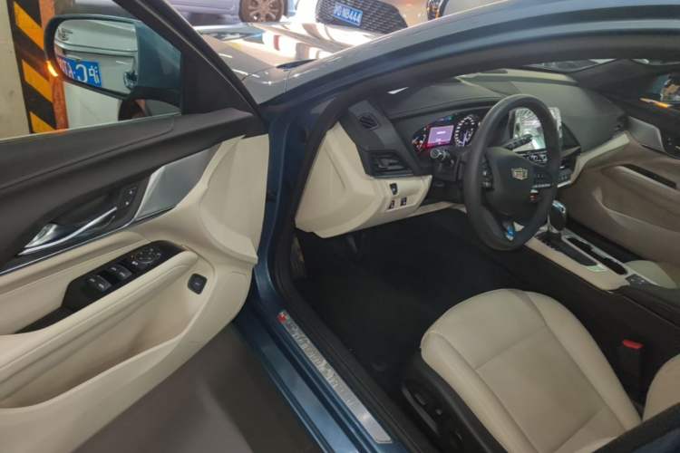 Used Cadillac CT4 2023 25T Luxury Model Driver Seat