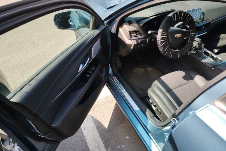 Used Cadillac CT4 2023 28T Luxury Version Driver Seat