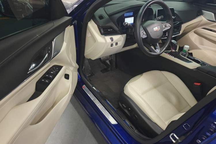 Used Cadillac CT4 2023 25T Luxury Model Driver Seat