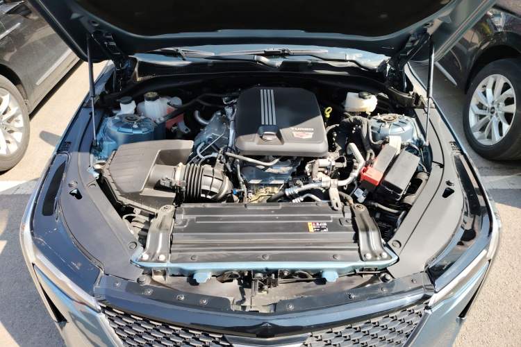 Used Cadillac CT4 2023 28T Luxury Version Engine Bay