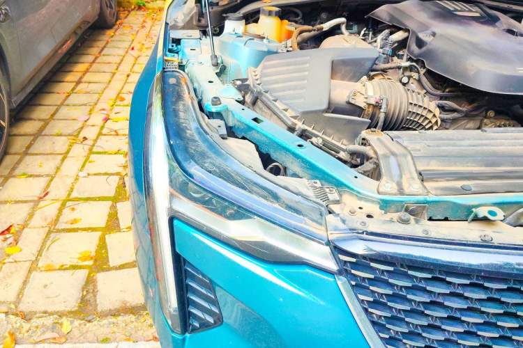 Used Cadillac CT4 2023 25T Fashion Edition Engine Bay Right