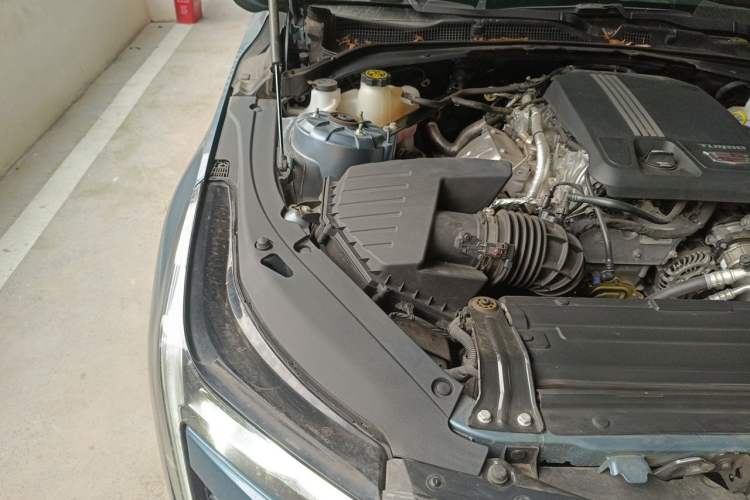Used Cadillac CT4 2023 28T Luxury Version Engine Bay Right