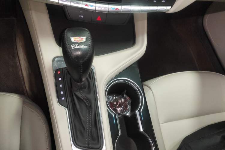 Used Cadillac CT4 2023 25T Fashion Edition Gear Lever