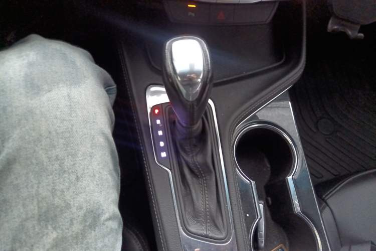 Used Cadillac CT4 2023 25T Fashion Edition Gear Lever