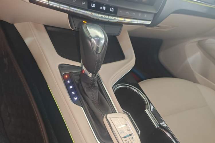 Used Cadillac CT4 2023 25T Fashion Edition Gear Lever