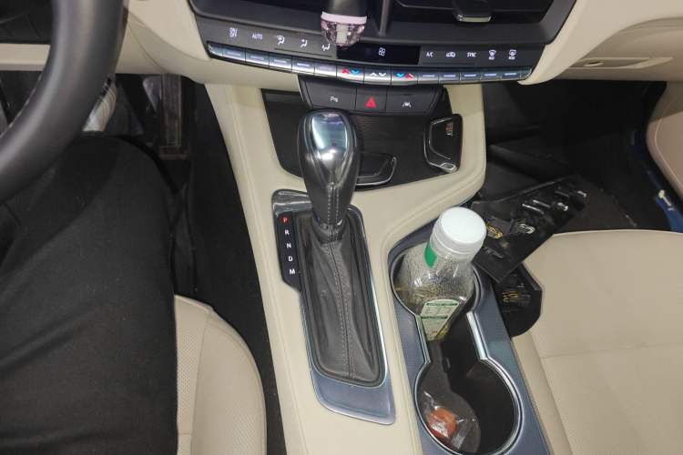Used Cadillac CT4 2023 25T Luxury Model Gear Lever