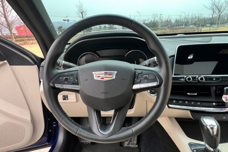 Used Cadillac CT4 2023 25T Luxury Model Interior 2