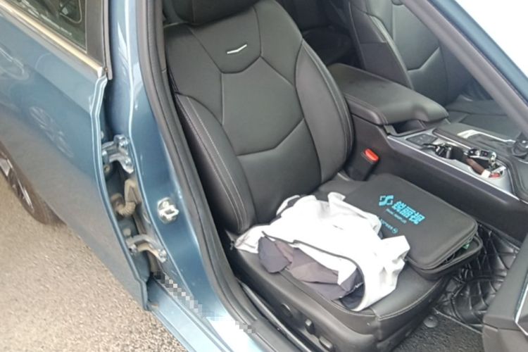 Used Cadillac CT4 2023 28T Luxury Version Right Front Seat