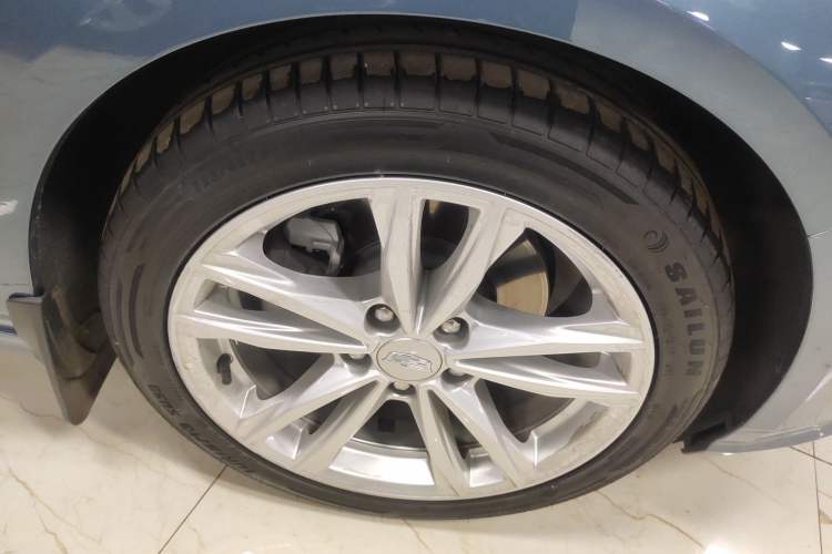 Used Cadillac CT4 2023 25T Fashion Edition Right Front Wheel Hub