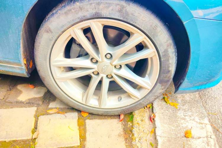 Used Cadillac CT4 2023 25T Fashion Edition Right Front Wheel Hub