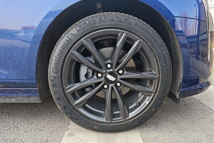 Used Cadillac CT4 2023 25T Luxury Model Right Front Wheel Hub