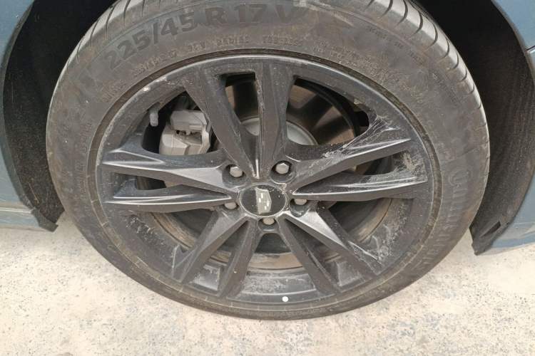 Used Cadillac CT4 2023 28T Luxury Version Right Front Wheel Hub