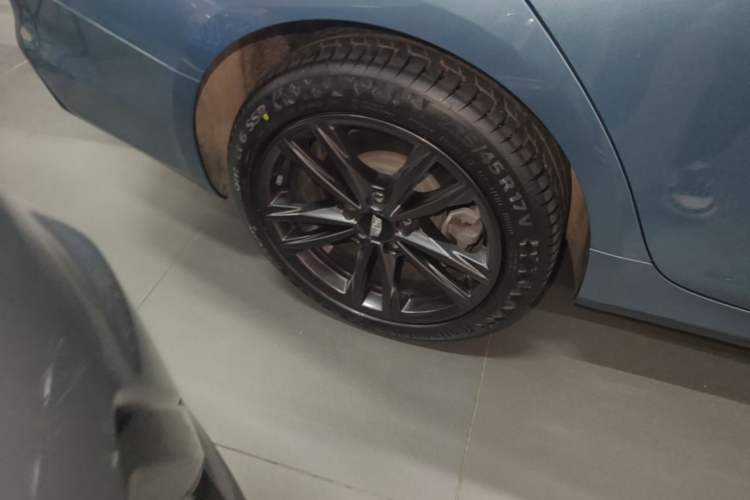 Used Cadillac CT4 2023 25T Luxury Model Right Rear Wheel Hub