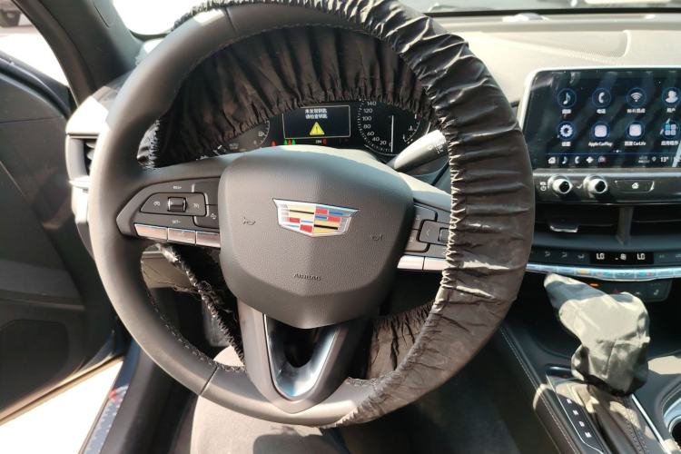 Used Cadillac CT4 2023 28T Luxury Version Steering Wheel