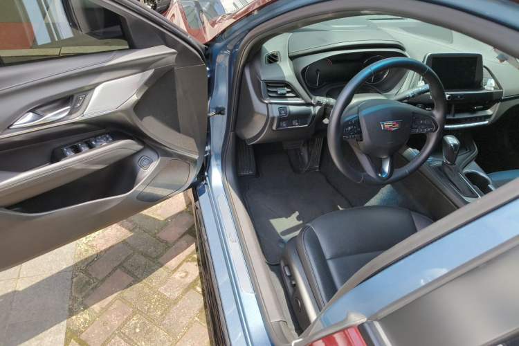 Used Cadillac CT4 2023 28T Luxury Version Driver Seat