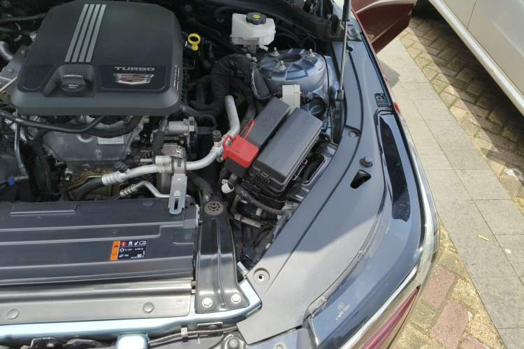 Used Cadillac CT4 2023 28T Luxury Version Engine Bay Left