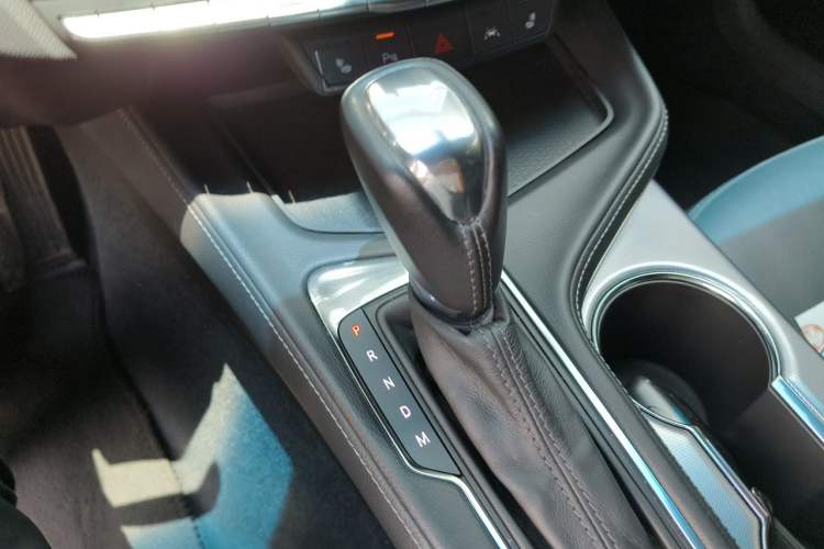 Used Cadillac CT4 2023 28T Luxury Version Gear Lever