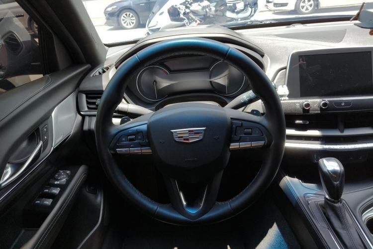Used Cadillac CT4 2023 28T Luxury Version Steering Wheel