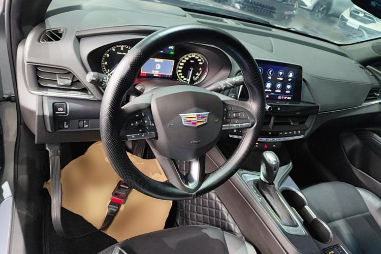Used Cadillac CT4 2023 25T Luxury Model Center Console