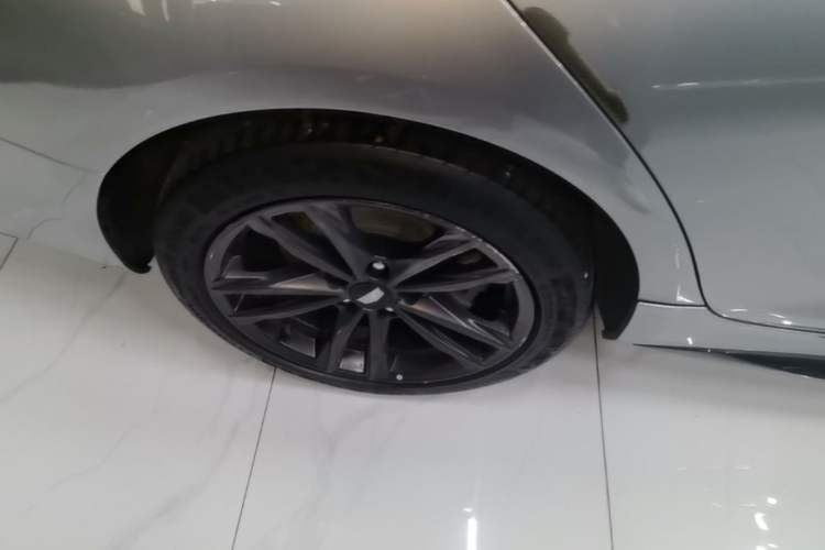 Used Cadillac CT4 2023 25T Luxury Model Right Rear Wheel Hub