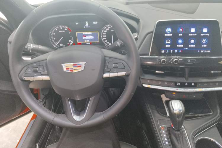 Used Cadillac CT4 2023 25T Luxury Model Center Console