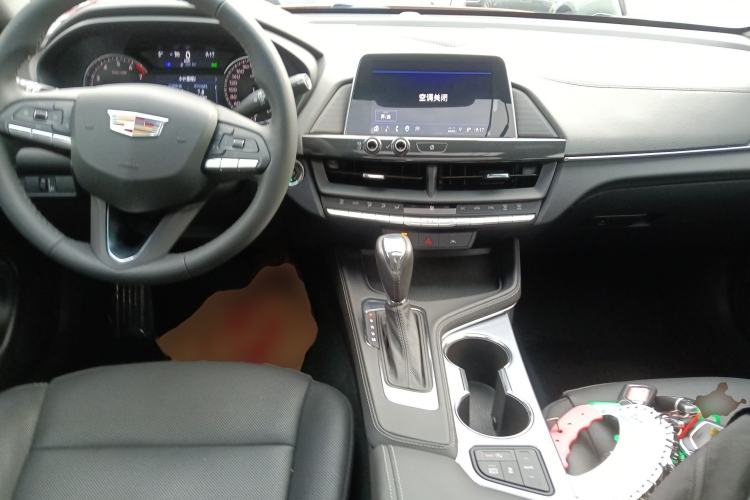 Used Cadillac CT4 2023 25T Luxury Model Center Console