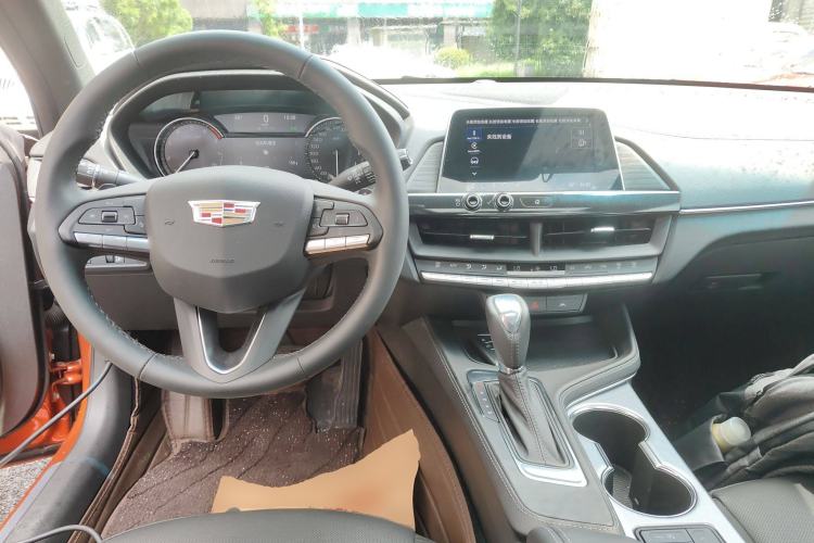 Used Cadillac CT4 2023 25T Luxury Model Center Console