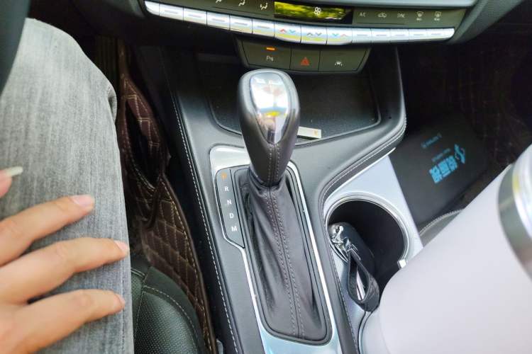 Used Cadillac CT4 2023 25T Luxury Model Gear Lever