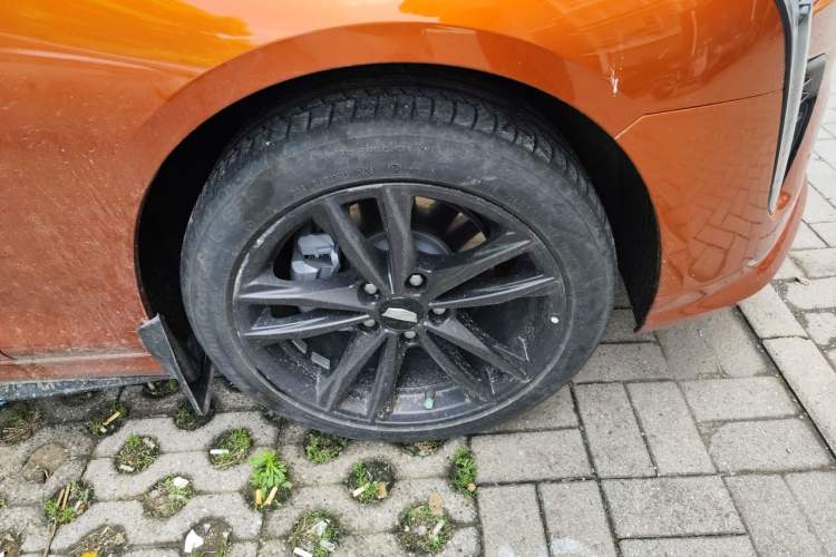 Used Cadillac CT4 2023 25T Luxury Model Right Front Wheel Hub