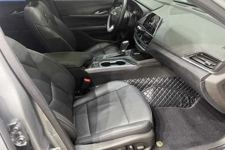 Used Cadillac CT4 2023 25T Luxury Model Right Front Seat