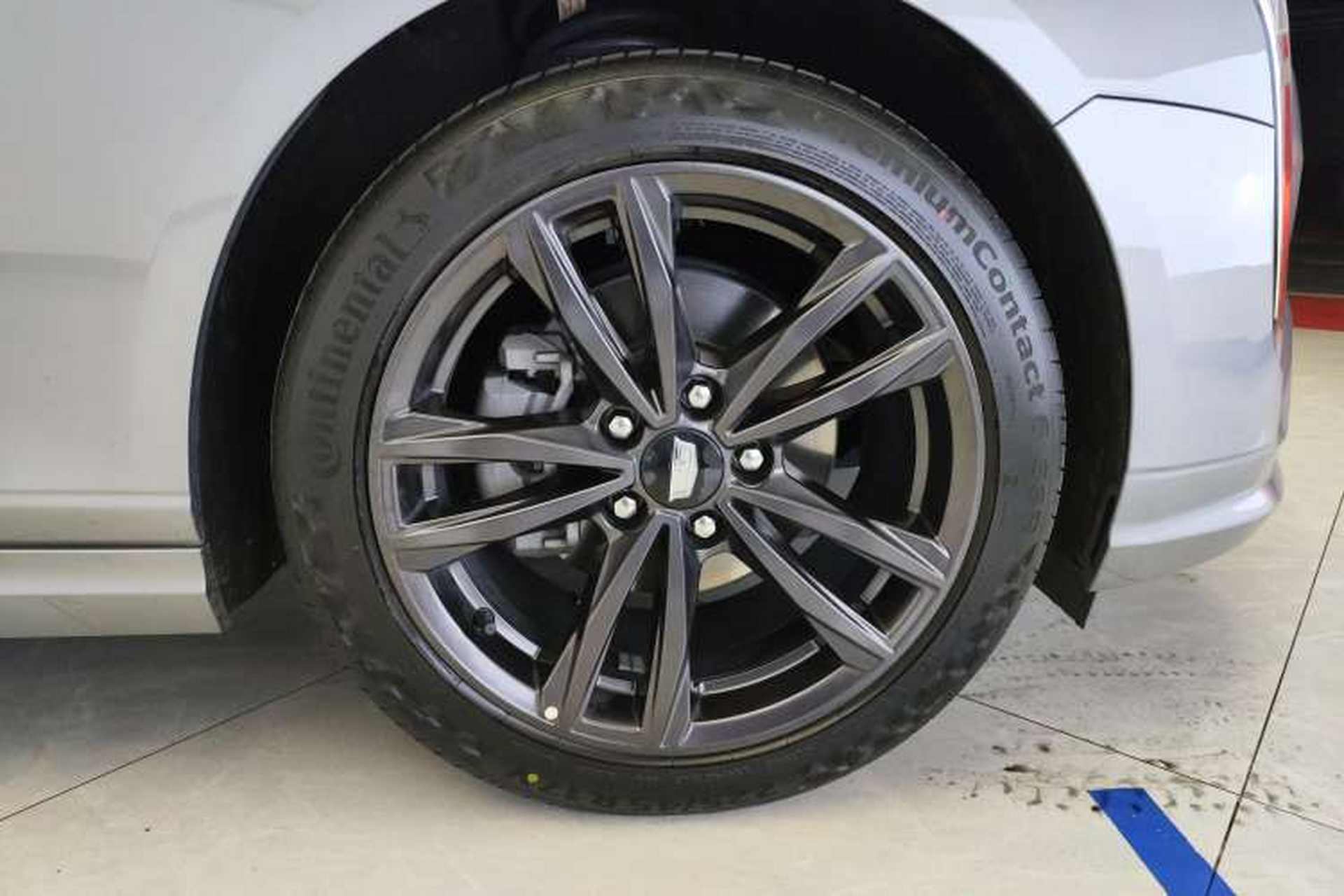 Used Cadillac CT4 2023 25T Luxury Model Right Front Wheel Hub
