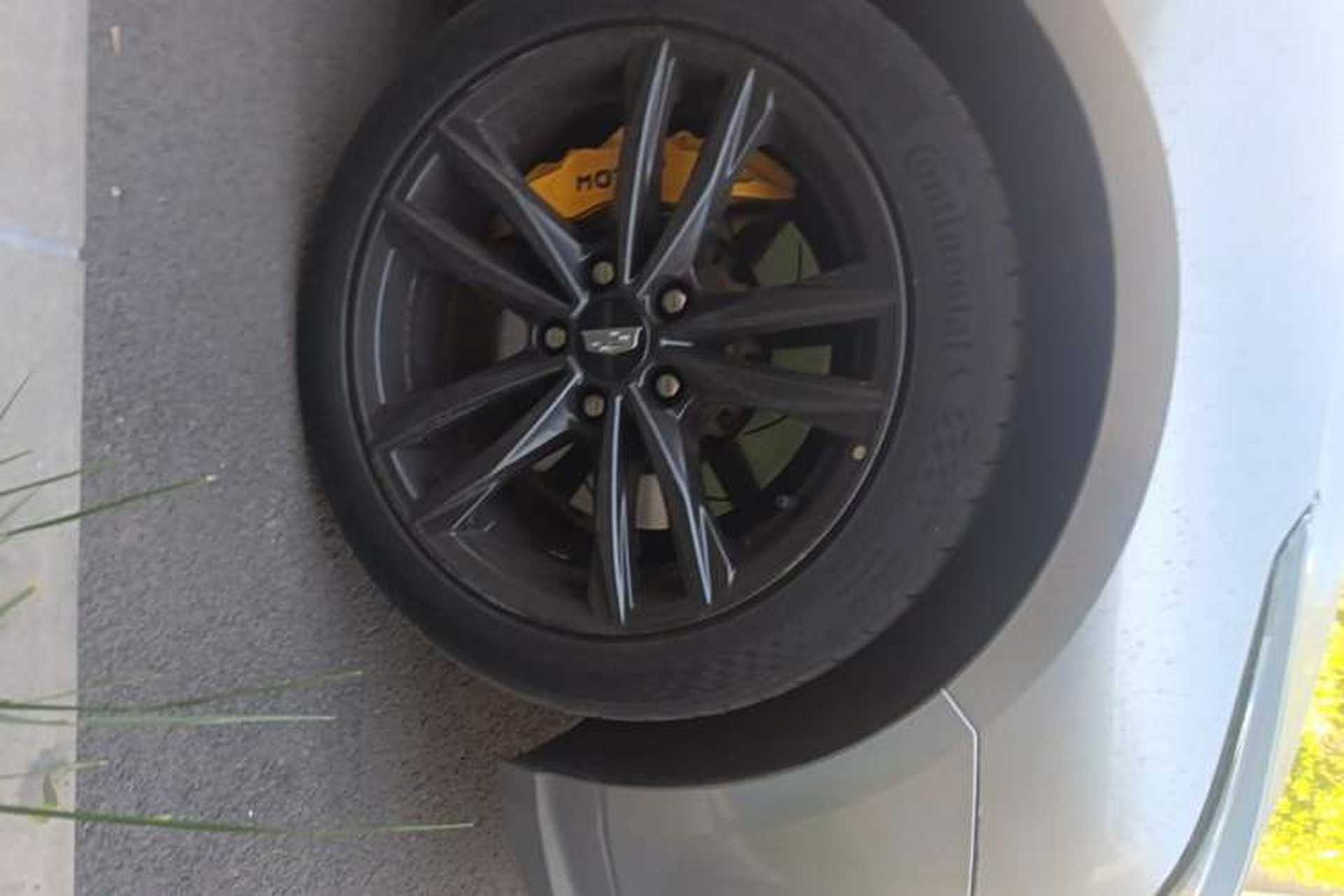 Used Cadillac CT4 2023 28T Luxury Version Right Front Wheel Hub