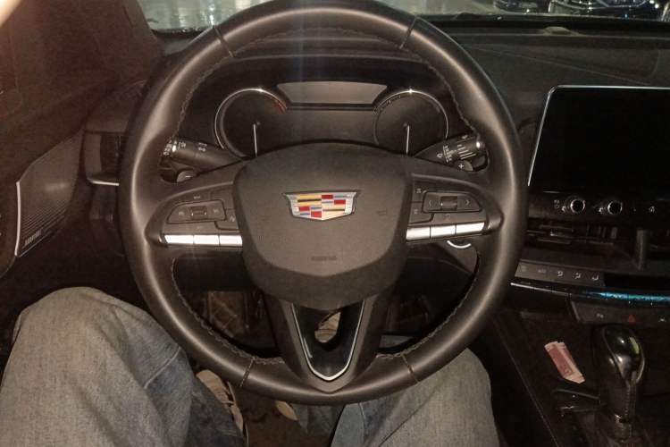 Used Cadillac CT4 2023 25T Luxury Model Steering Wheel