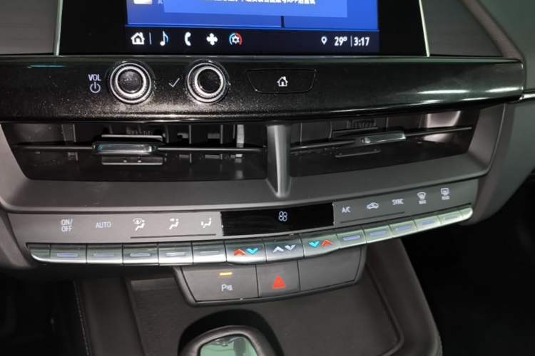 Used Cadillac CT4 2023 25T Fashion Edition Audio And AC Panel