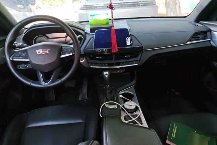 Used Cadillac CT4 2023 28T Luxury Version Center Console