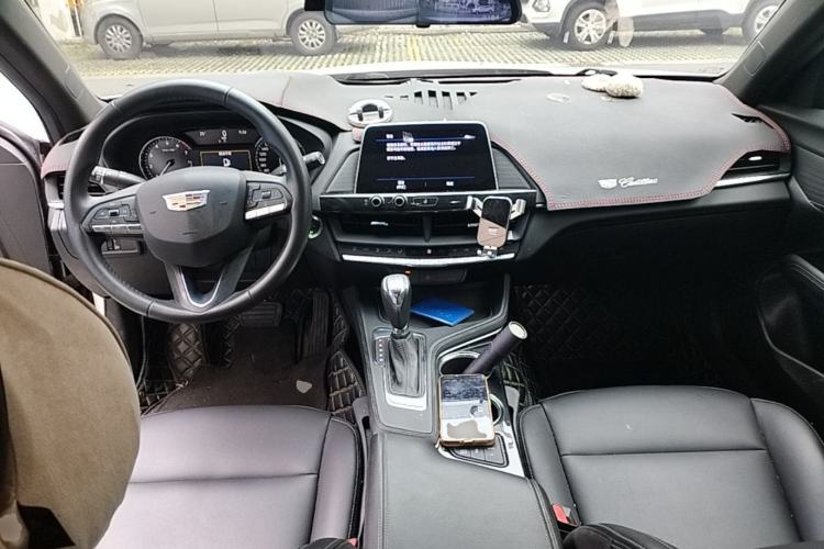 Used Cadillac CT4 2023 25T Fashion Edition Center Console