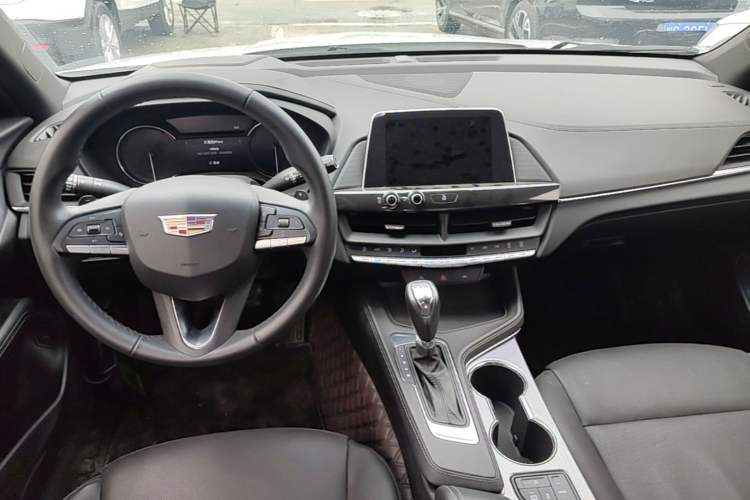 Used Cadillac CT4 2023 25T Luxury Model Center Console