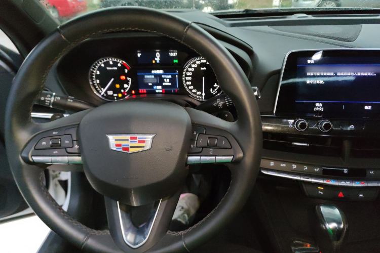 Used Cadillac CT4 2023 25T Luxury Model Center Console